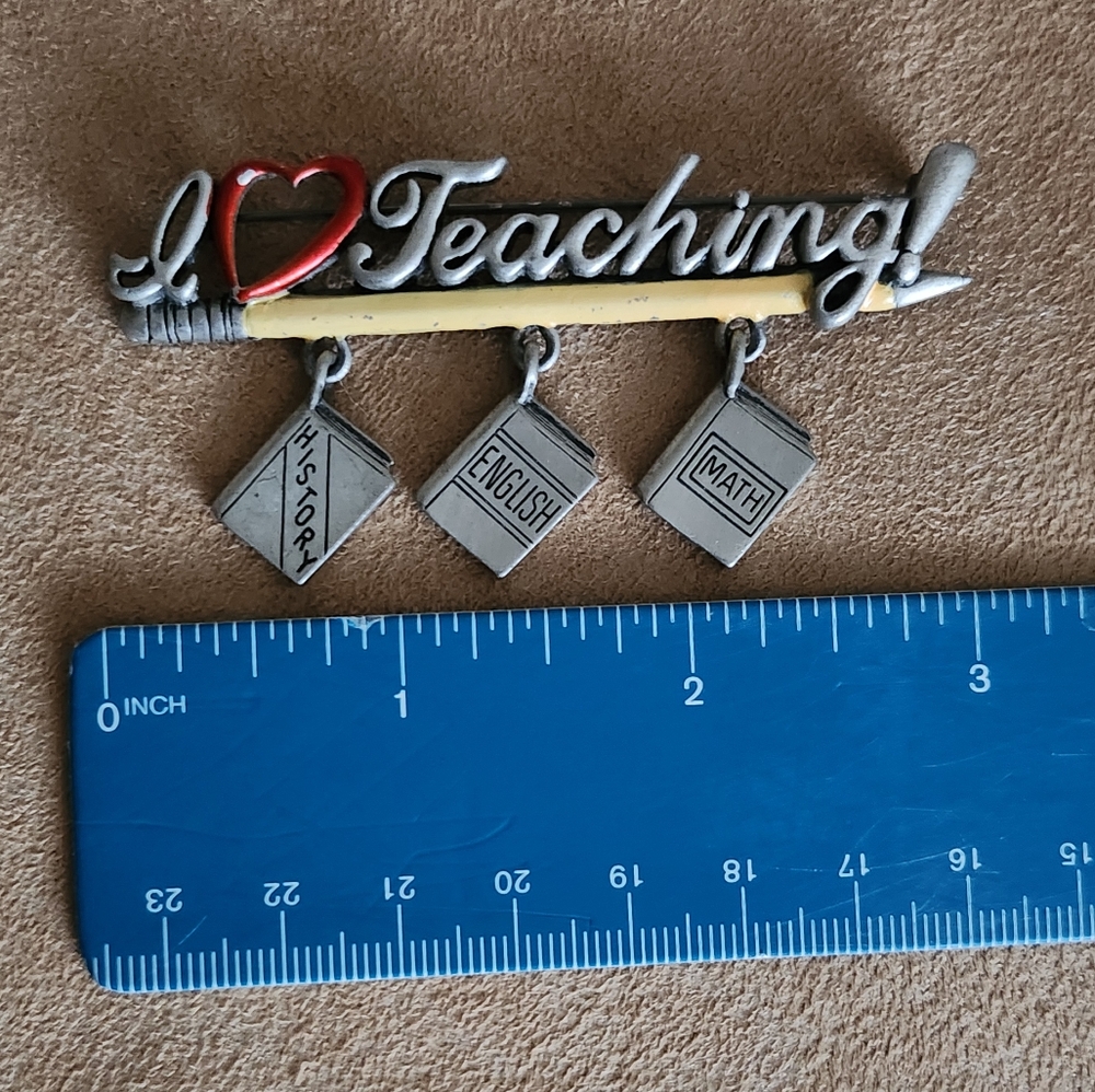JJ Brooch I ❤️ Teaching ! - Picture 8 of 8